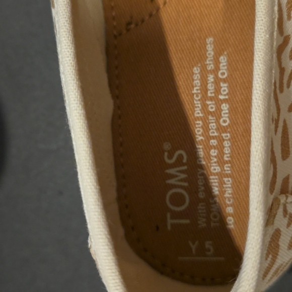 Toms Avalon NIB Natural Cheetah Foil slip-on shoe Youth size 5 (EU 37) - Picture 6 of 8